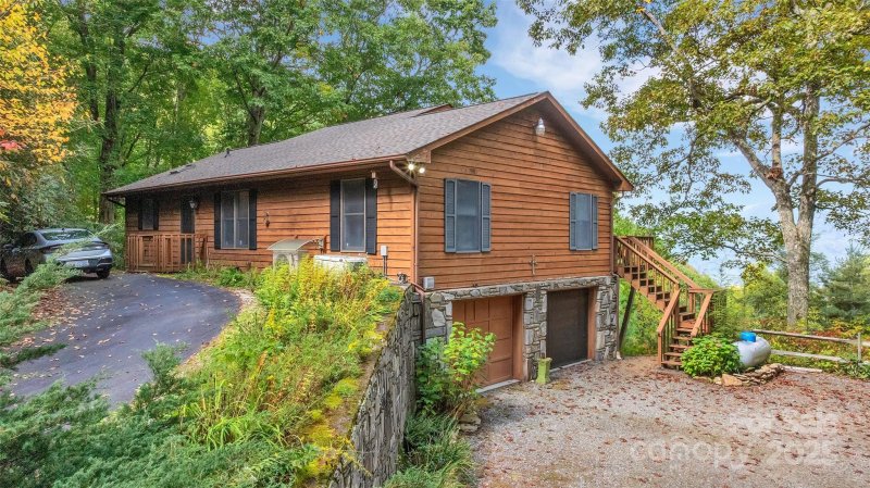 Property image 5 of 1107 Summit Drive in Mountain Top Development Inc, Maggie Valley, NC 28751