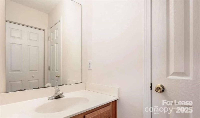 Property image 2 of 5664 Prescott Court in Prescott Village, Charlotte, NC 28269