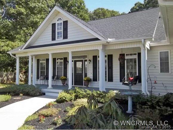 Property image 2 at 364 Classic Oaks Circle, Hendersonville, NC 28792