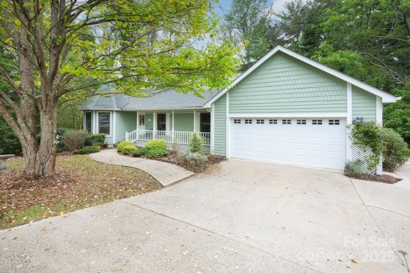 Property image 2 of 37 New Cross North None in Eastmoor, Asheville, NC 28805