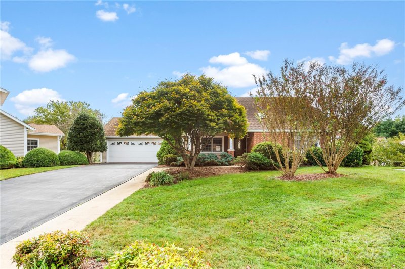 Property image 2 of 1113 Citation Circle in Saddlebrook, Hendersonville, NC 28739