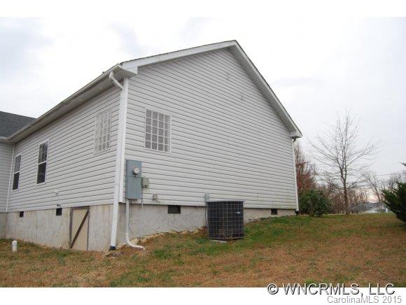 Property image 3 at 413 Low Gap Rd, Hendersonville, NC 28792