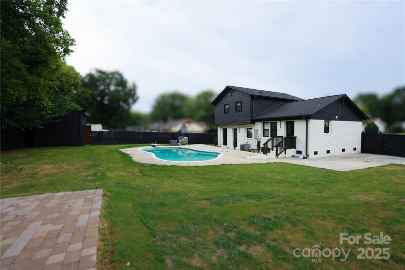 Property image 4 of 2012 Bangor Road in Yorkwood, Charlotte, NC 28217