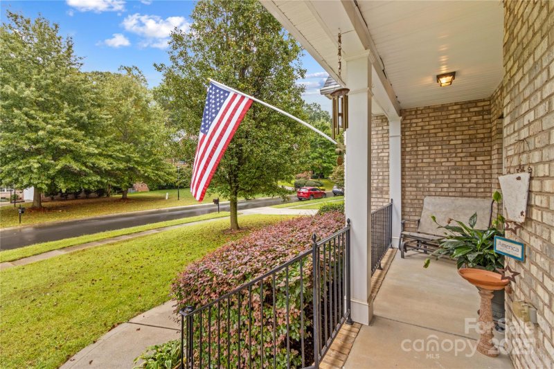 Property image 5 of 241 Forest Walk Way in Cherry Grove, Mooresville, NC 28115