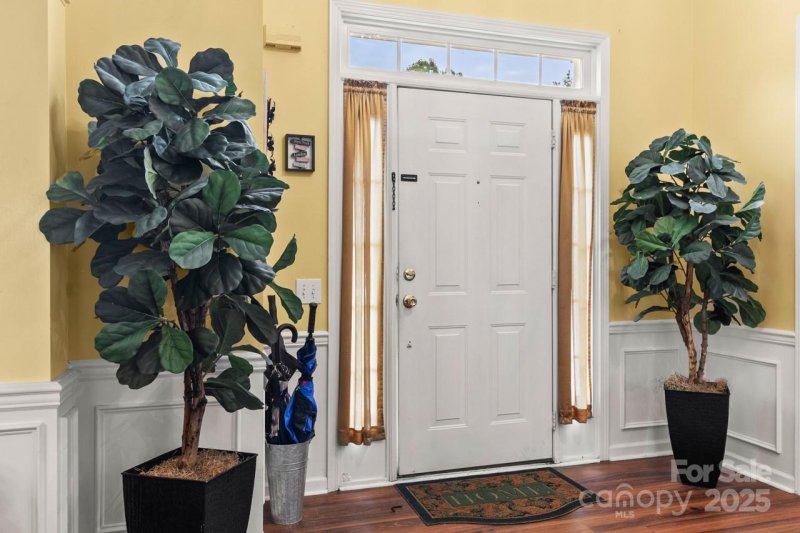 Property image 2 of 2932 Wheat Meadow Lane in Willowmere, Charlotte, NC 28270