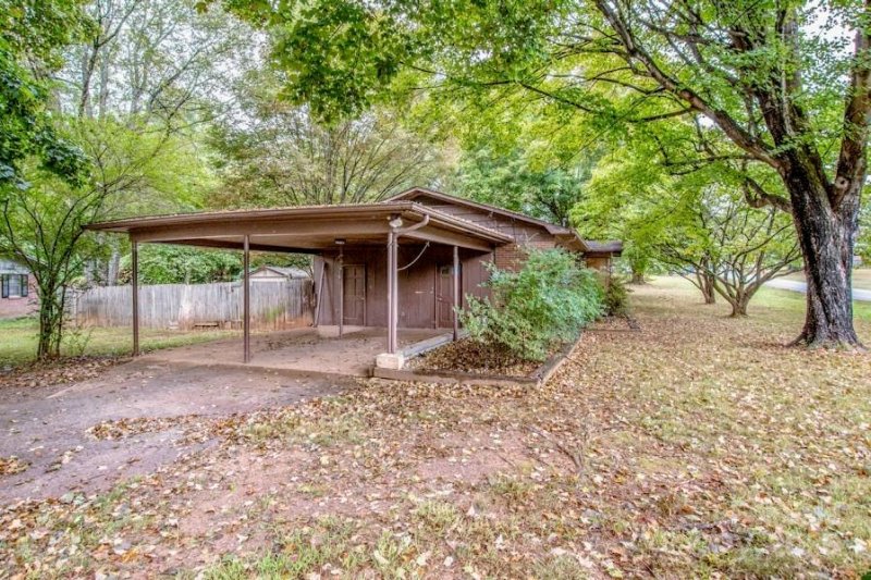 Property image 4 at 210 S Toria Drive, Statesville, NC 28625