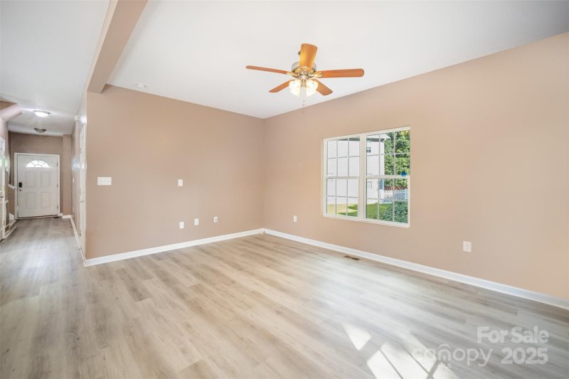 Property image 4 of 114 Lookout Point Place in High Ridge, Mooresville, NC 28115