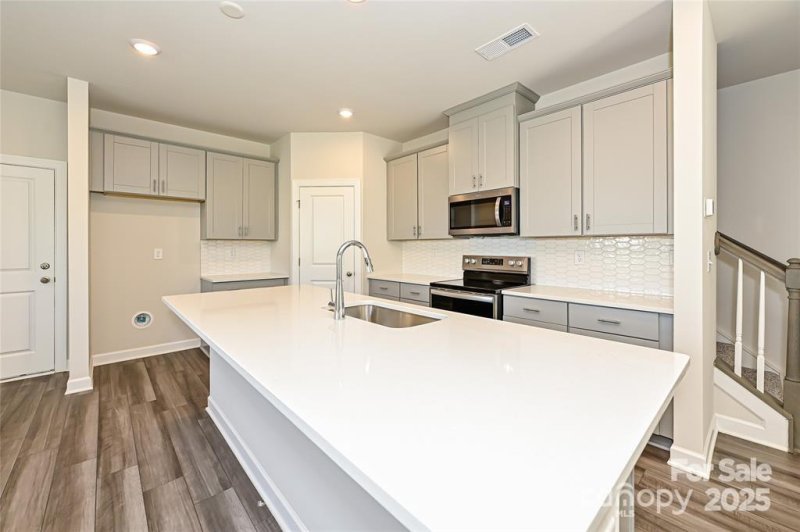 Property image 3 at 7028 Alva Terrace, Charlotte, NC 28216