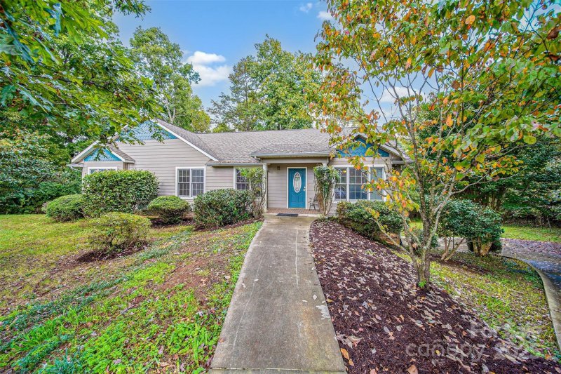 Property image 2 of 3216 Robert Clontz Place in Brooks Glen, Granite Falls, NC 28630