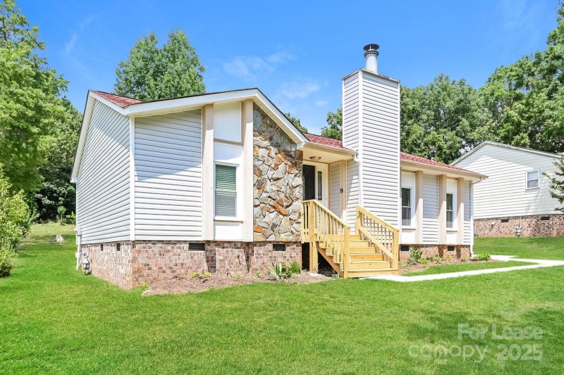 Property image 2 of 8223 Chrisbry Lane in Hampton Park, Charlotte, NC 28215