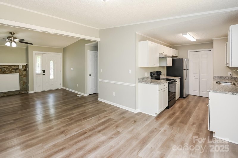 Property image 3 of 8223 Chrisbry Lane in Hampton Park, Charlotte, NC 28215