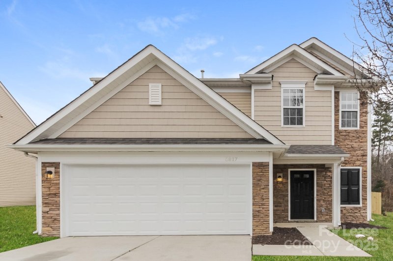 Property image 2 of 6817 Goldenwillow Drive in Kingstree, Charlotte, NC 28215