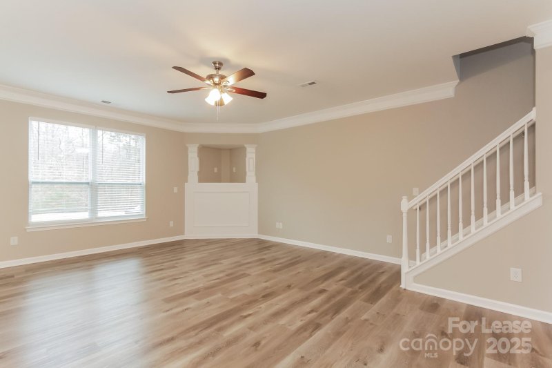 Property image 4 of 6817 Goldenwillow Drive in Kingstree, Charlotte, NC 28215