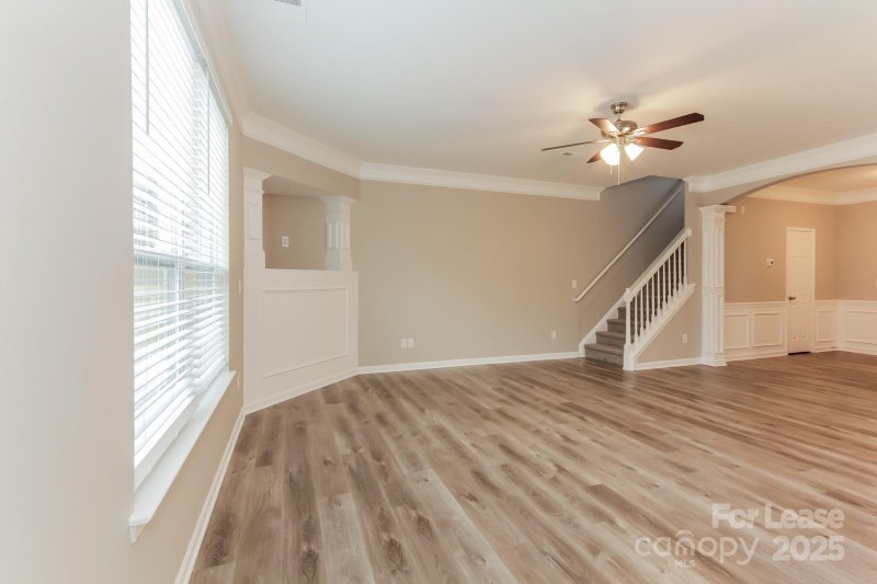 Property image 5 of 6817 Goldenwillow Drive in Kingstree, Charlotte, NC 28215