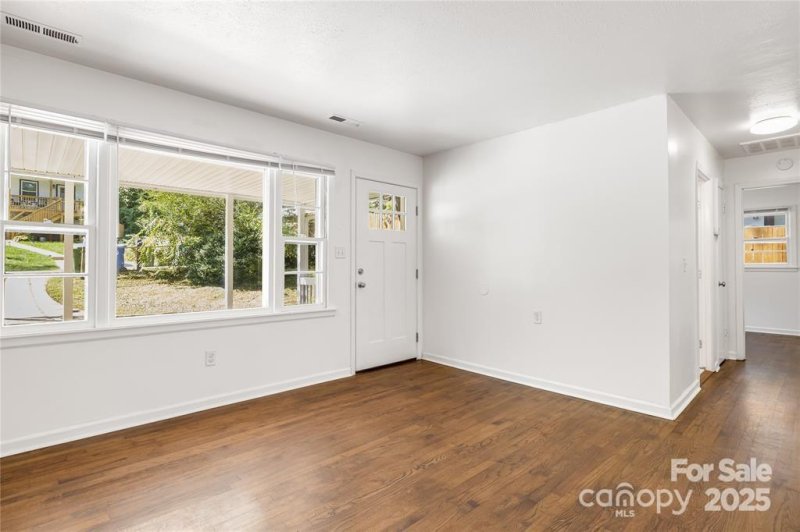 Property image 3 of 127 125 Shadowlawn Drive in Sulphur Springs Park, Asheville, NC 28806