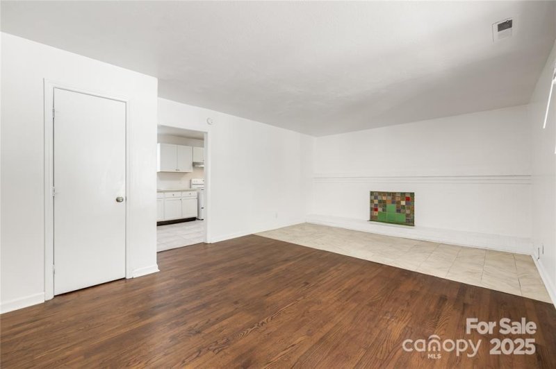 Property image 4 of 127 125 Shadowlawn Drive in Sulphur Springs Park, Asheville, NC 28806