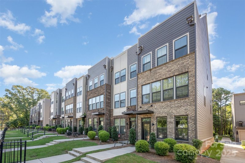 Property image 2 of 540 Billingsley Road in Wendover Green, Charlotte, NC 28211