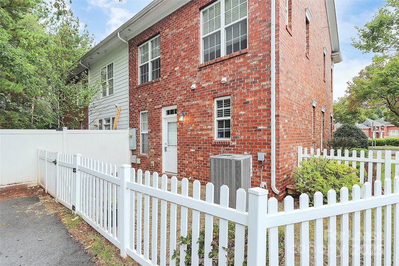 Property image 5 of 9845 Longstone Lane in Cedar Walk, Charlotte, NC 28277