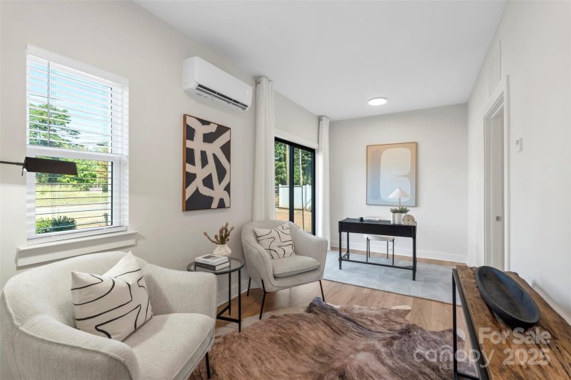 Property image 5 of 1112 Wonder Way in Glen Forest, Charlotte, NC 28208