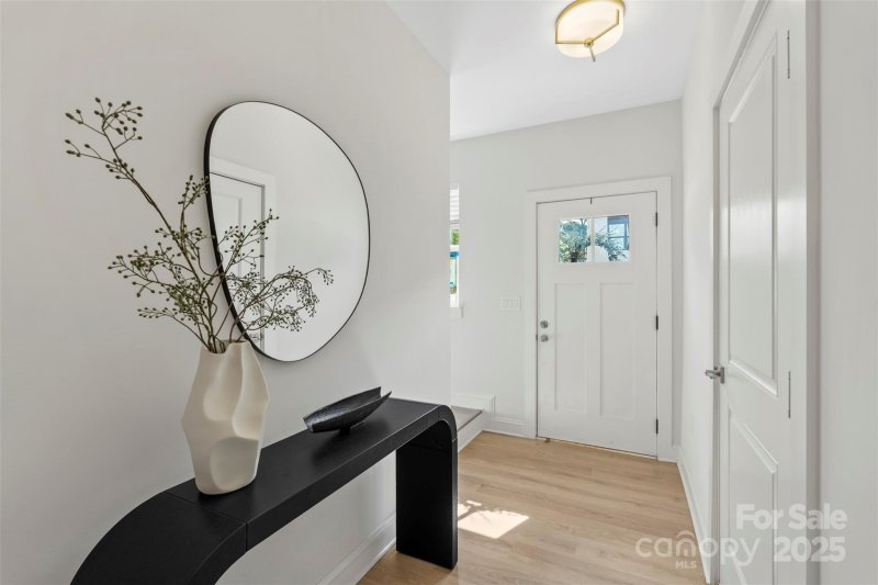 Property image 3 of 1116 Wonder Way in Glen Forest, Charlotte, NC 28208