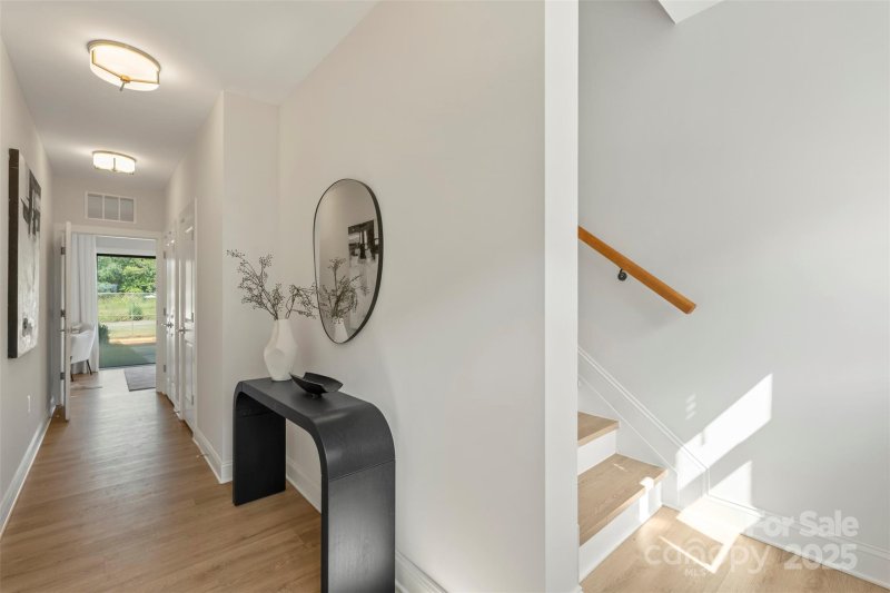 Property image 2 of 1120 Wonder Way in Glen Forest, Charlotte, NC 28208