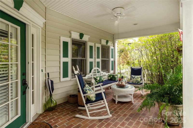 Property image 2 of 311 Cambridge Drive in Deerlake Village, Brevard, NC 28712