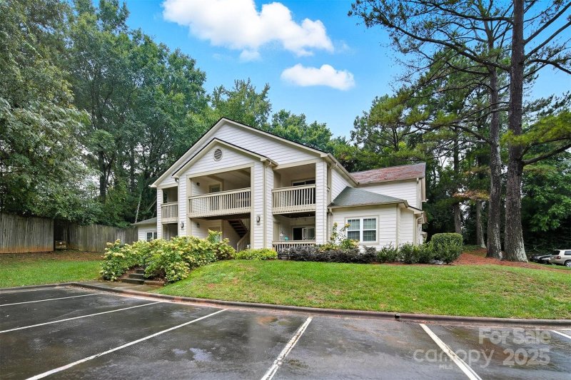 Property image 2 of 1051 B Churchill Downs Court in Churchill Downs, Charlotte, NC 28211