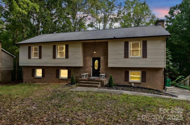 Heritage Woods, Charlotte Community