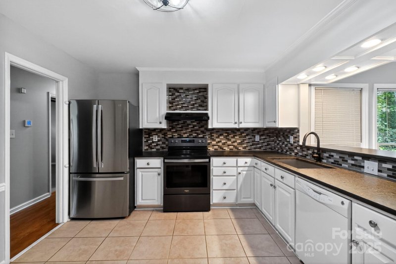 Property image 4 of 7414 Castlebar Road in Heritage Woods, Charlotte, NC 28270