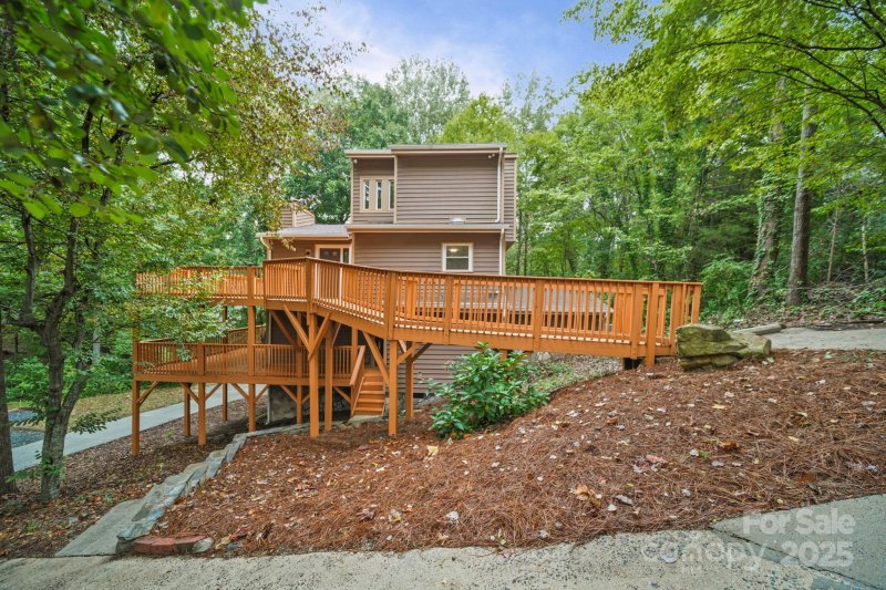 Sharon Forest, Charlotte Community