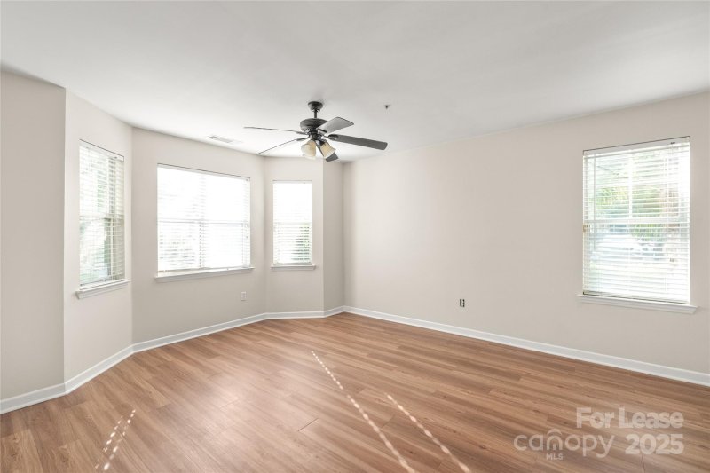 Property image 4 of 415 Mather Green Avenue in Olmsted Park, Charlotte, NC 28203