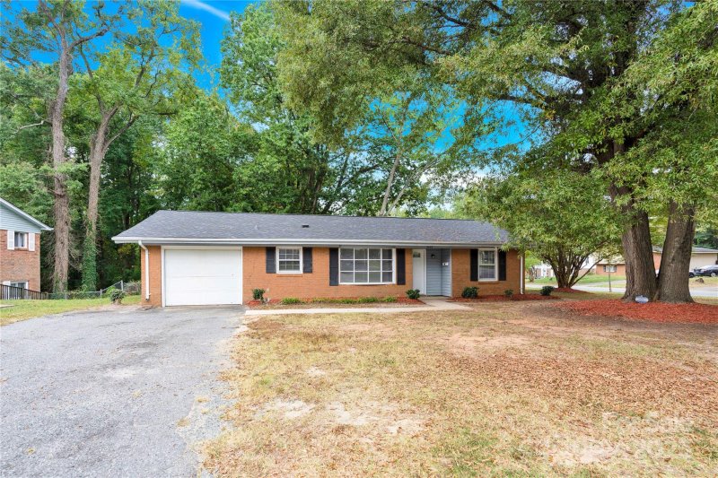 Property image 3 of 5600 Burleson Drive in Eastbrook Woods, Charlotte, NC 28215