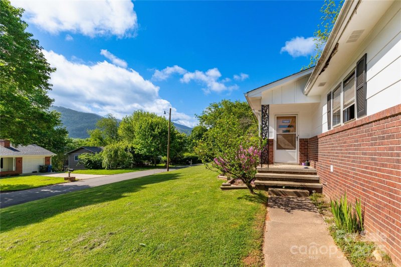 Property image 5 of 158 Morning Drive in Morning Hills, Waynesville, NC 28786