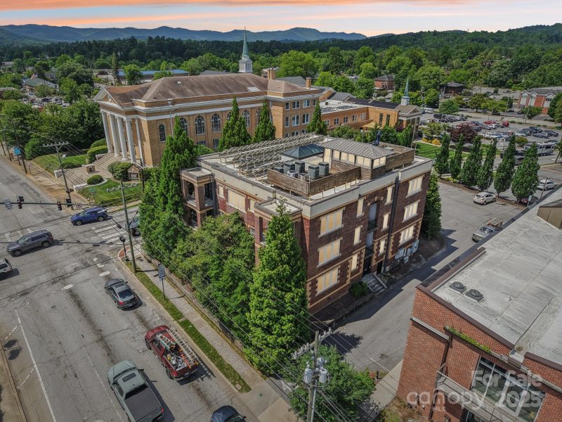 Property image 3 at 203 6th Avenue, Hendersonville, NC 28739