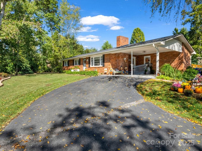 Property image 3 of 95 Pensacola Avenue in Mountain Heights, Arden, NC 28704