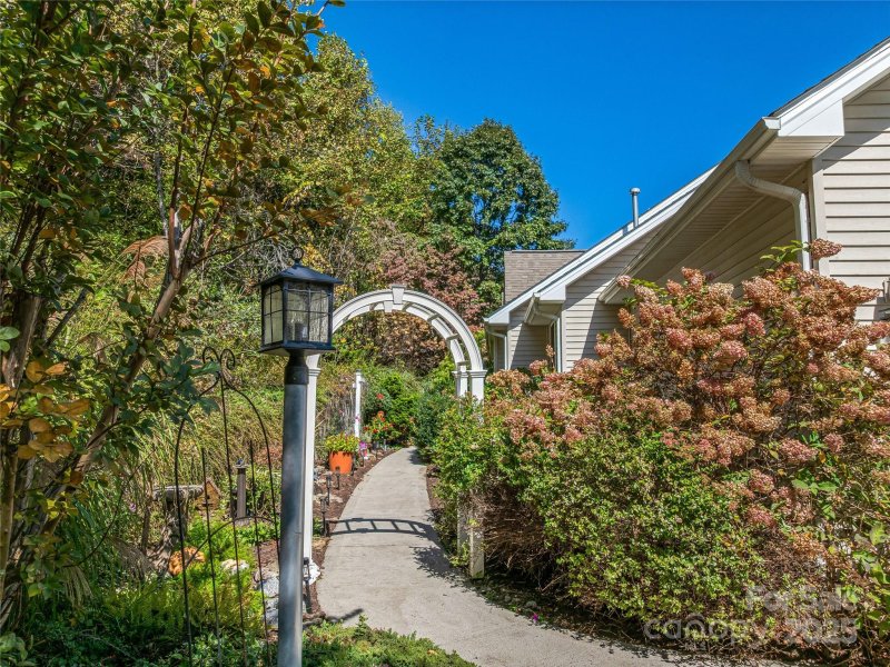 Property image 4 of 222 Bay Laurel Lane in Carriage Park, Hendersonville, NC 28791