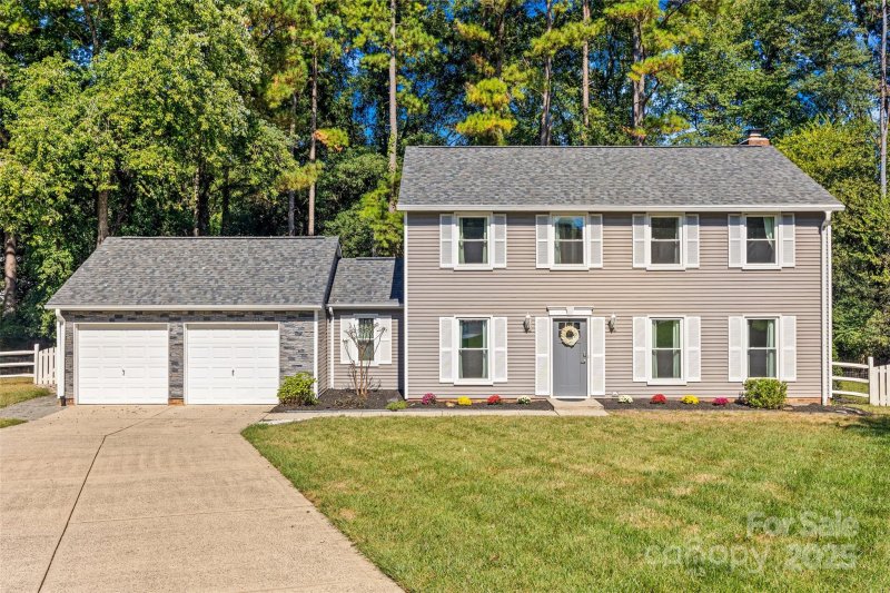 Shadow Lake, Charlotte Community