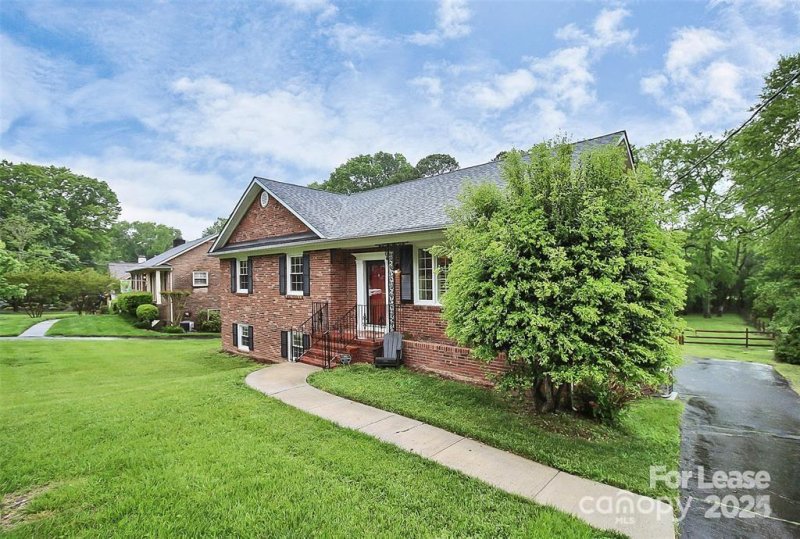 Property image 2 at 6908 Lancer Drive, Charlotte, NC 28226