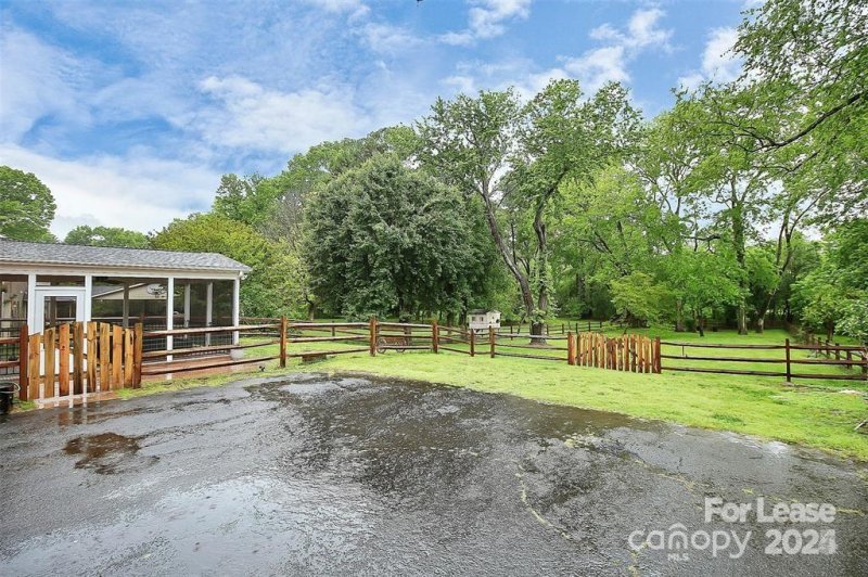 Property image 3 at 6908 Lancer Drive, Charlotte, NC 28226