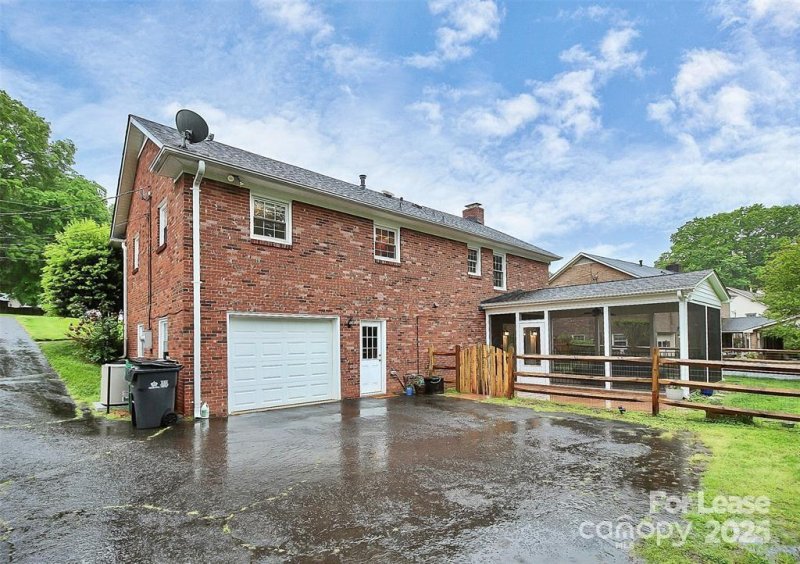 Property image 4 at 6908 Lancer Drive, Charlotte, NC 28226