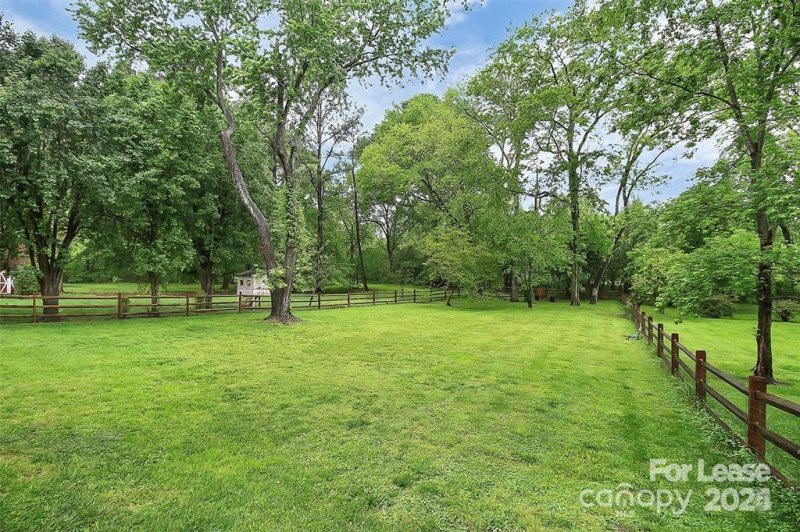 Property image 5 at 6908 Lancer Drive, Charlotte, NC 28226