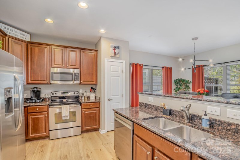 Property image 2 of 121 Inlet Point Drive in Lake Shore On Lake Wylie, Tega Cay, SC 29708