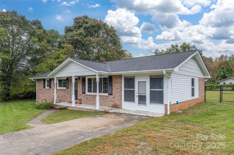 Property image 2 of 205 Jeff Street in Spot Farm, Hendersonville, NC 28739