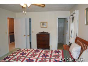 Property image 4 at 24 Camelot Dr, Clyde, NC 28721