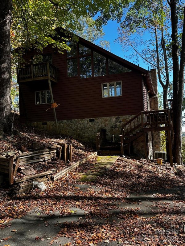 Property image 3 of 424 Horse Shoe Ridge Road in Powder Horn Mountain, Deep Gap, NC 28618