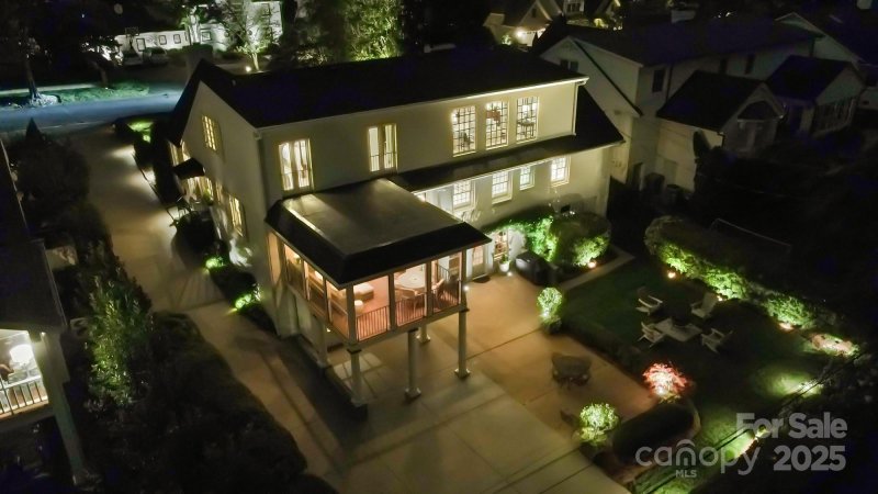 Property image 3 of 2624 Chilton Place in Myers Park, Charlotte, NC 28207