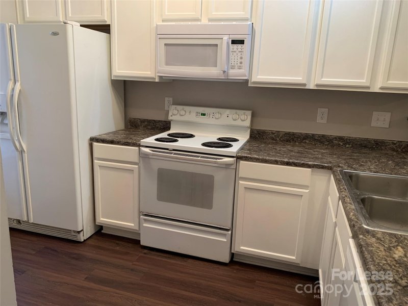 Property image 5 of 2726 Avalon Loop Road in Avalon at Mallard Creek, Charlotte, NC 28269