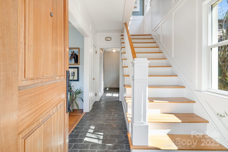 Property image 3 of 22 Kenilwood Place in Kenilworth, Asheville, NC 28803