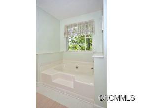 Property image 5 at 22 Moriah Lane, Asheville, NC 28803