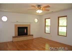 Property image 4 at 10 Stoney Nob Dr, Hendersonville, NC 28792